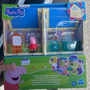 Hasbro Peppa Pig Playgroup Adventure Set - Red and Blue